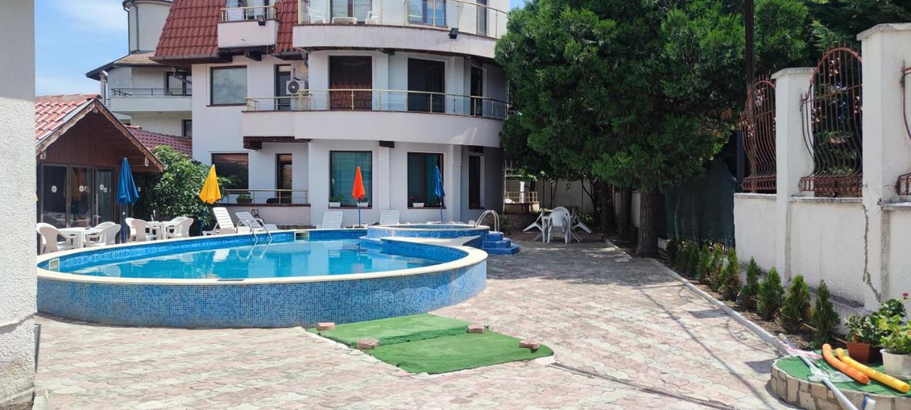 Family Hotel Saint Peter セインツ・コンスタンティン＆ヘレナ エクステリア 写真